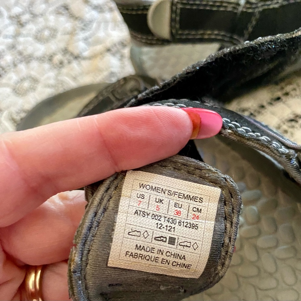 The North Face Black and Gray Sandals - Picture 11 of 12